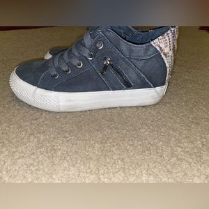 Blowfish platforms from dry goods very cute design and color